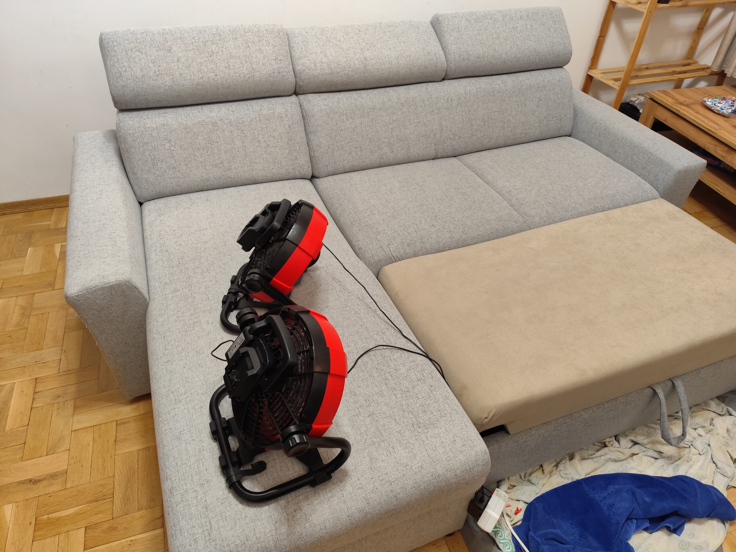 Pranie tapicerki kanapy narożnika